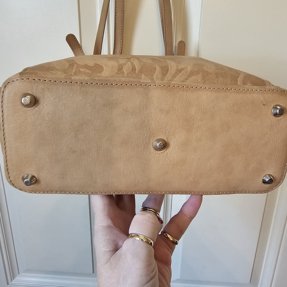 Valentina Tan Leather Tooled Shoulder Bag/Tote 🧡🩶 - Picture 4 of 15